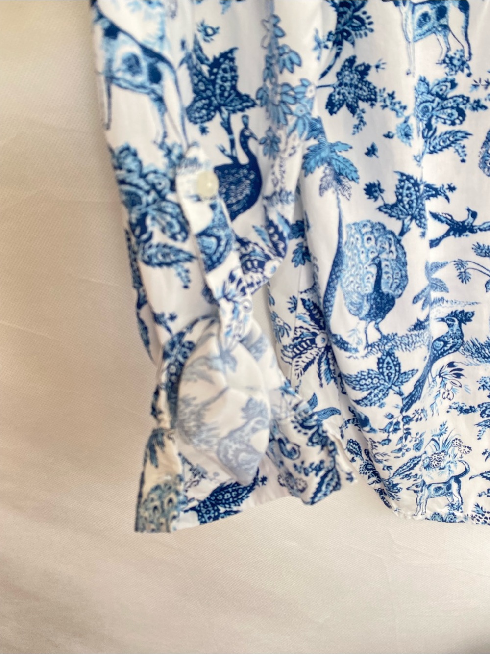 Jane and Delancey Blue and White Printed Women’s Top animal - Picture 4 of 13